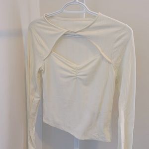 Women’s twisted keyhole long sleeve top